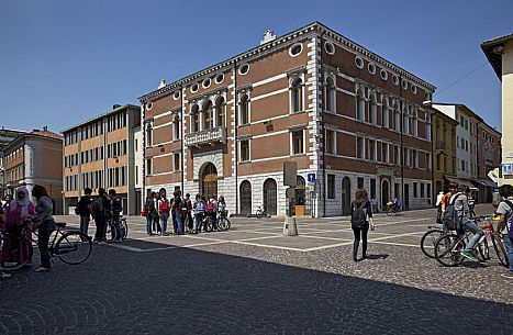 Pordenone(Piazza Cavour)